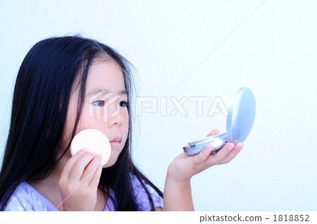 Compact with children 1818852