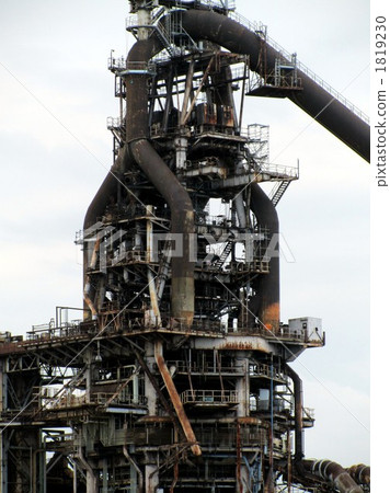 A huge waste factory just before dismantling a complicated and complicated pipe 1819230