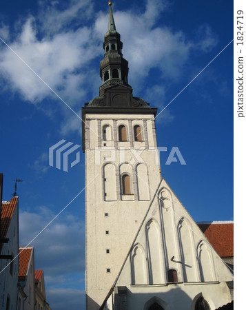 Walking in the town of Tallinn Walking in the town of Tallinn 1824719