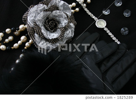 Gloves with fur and corsage 1825289