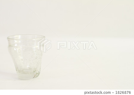 玻璃杯(上) 玻璃杯(上) 1826876