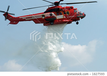 Fire fighting at the disaster prevention air festival Yurikamome issue 1827593