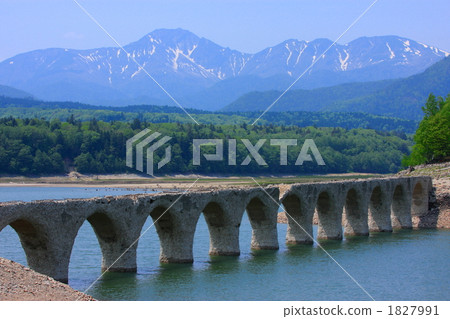 Lake Bryhee and Tashshubetsu bridge and Mount Nipetsotsu Lake Bryhee and Tashshubetsu bridge and Mount Nipetsotsu 1827991