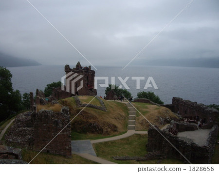 Arkart Castle and Loch Ness 1828656