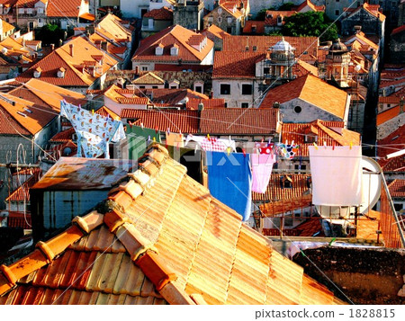 從舊城區（克羅地亞）山丘景觀看到的杜布羅維克 1828815