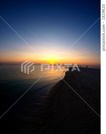 The end of the day 1829620