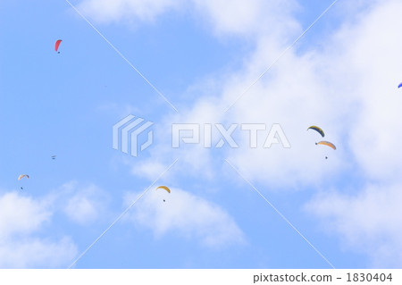 Paragliding 1830404