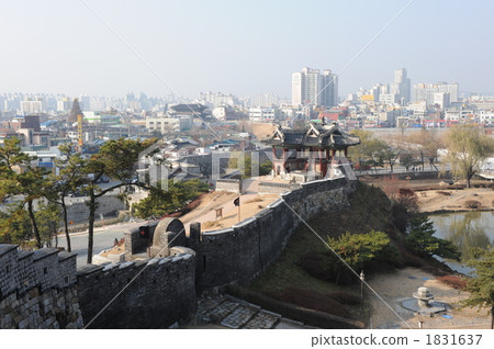 世界遺產水原華城和城堡外的城牆 1831637
