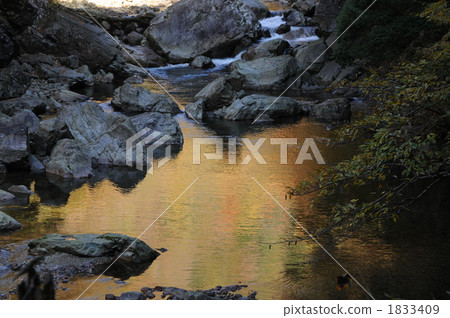 Fall of Triassic Gorge 1833409