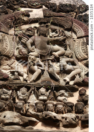Banteay Samre's gable 1835184