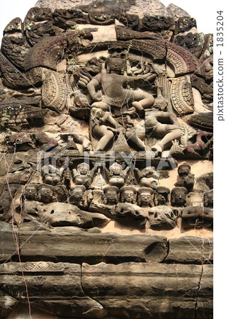 Banteay Samre's gable 1835204