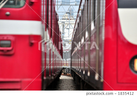 2 lines, keihin kyuko railway, keihin electric express 1835412