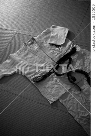 柔道服裝和榻榻米 1835509
