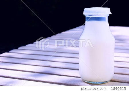 Raw milk Raw milk 1840615