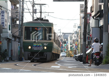 enoden, enoshima electric railway, streetcar 1840693