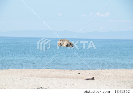 The coast where Sado can be seen. Sandy beach. rock The coast where Sado can be seen. Sandy beach. rock 1841262