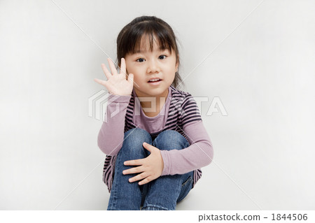 一個女孩帶著微笑 1844506