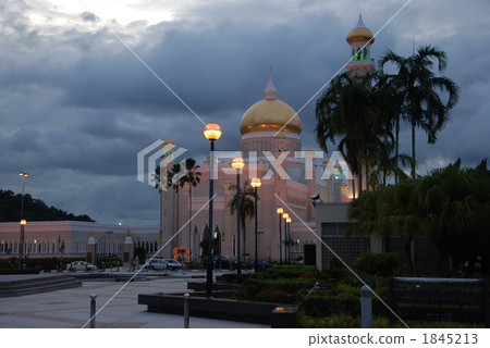 "Old Mosque" at dusk (Bandari Sri Begawan (BSB) / Brunei) 1845213