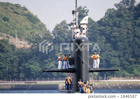 Submarine's entry to the port 1846587