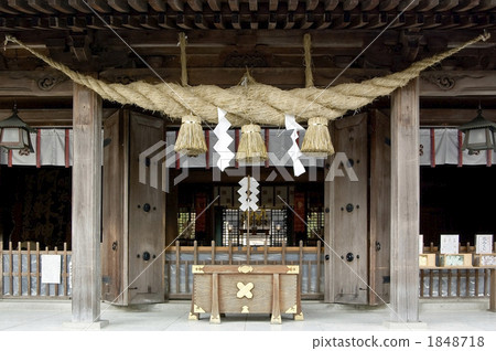 straw festoon, aso shrine, sacred straw ropes 1848718