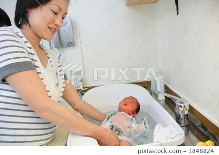 Bathing of a newborn on the fifth day after birth 1848824