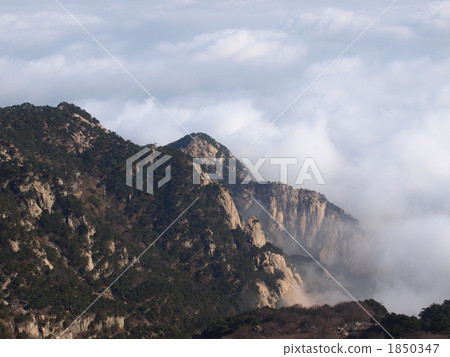  世界遺產·從中國泰山山頂看 1850347