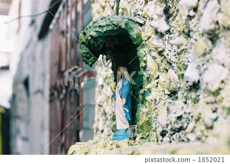 Mary of the slums 1852021