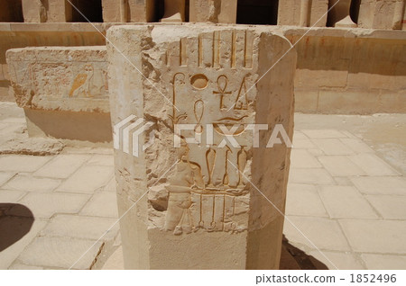 女王哈特謝普蘇特葬禮的石柱 1852496