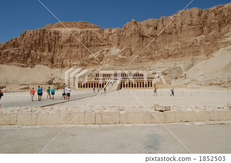 從入口處看到的女王哈特謝普蘇特喪葬 1852503