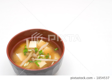 Miso soup with bunashimeji and tofu Miso soup with bunashimeji and tofu 1854537