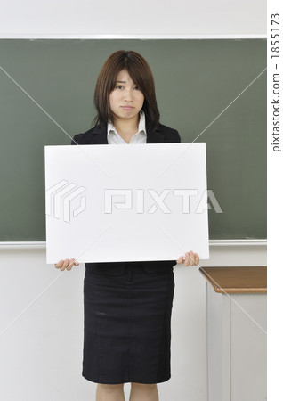 有白板的一名婦女 有白板的一名婦女 1855173