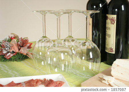 Preparing home parties Preparing home parties 1857087