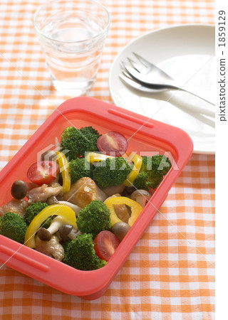 Steamed dishes of chicken and vegetables with silicon steamer Steamed dishes of chicken and vegetables with silicon steamer 1859129