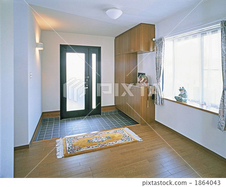 Bright entrance hall 1864043