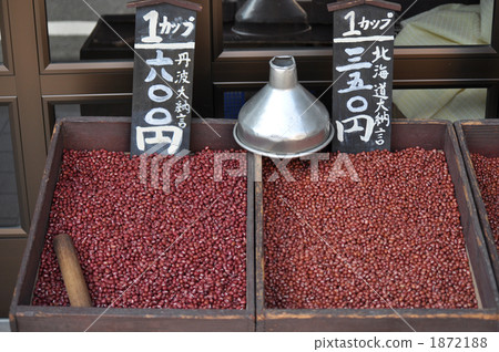 Two kinds of red beans Two kinds of red beans 1872188