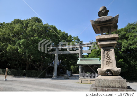 和歌山縣新山神宮/國立神宮神宮的鳥居和大燈籠 和歌山縣新山神宮/國立神宮神宮的鳥居和大燈籠 1877697