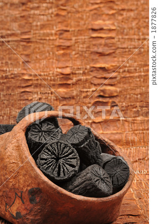 flower-patterned charcoal, charcoal, persimmon juice 1877826
