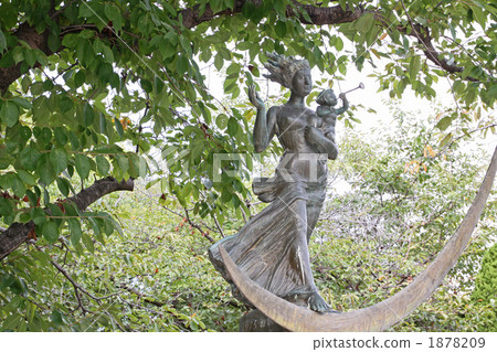 Peace Memorial Statue 1878209