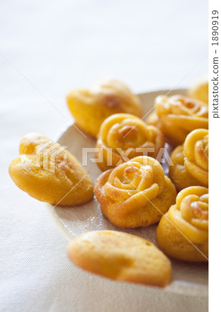 心形和玫瑰形南瓜瑪德琳 心形和玫瑰形南瓜瑪德琳 1890919