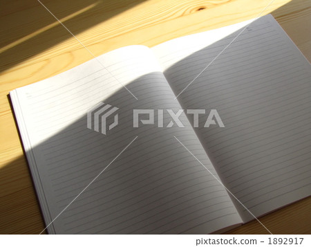 Light from the window shines into the spread notebook [Natural taste] (side) 1892917