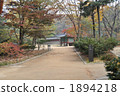 Changdeok Palace of autumn leaves ① 1894218