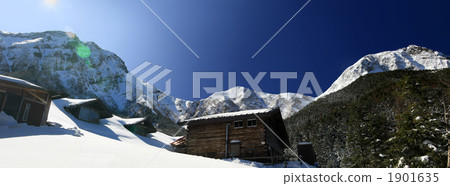 Mountains in the winter Mountains in the winter 1901635