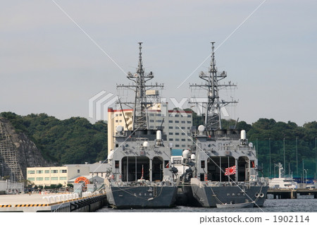 Escort ship's entry to the port 1902114