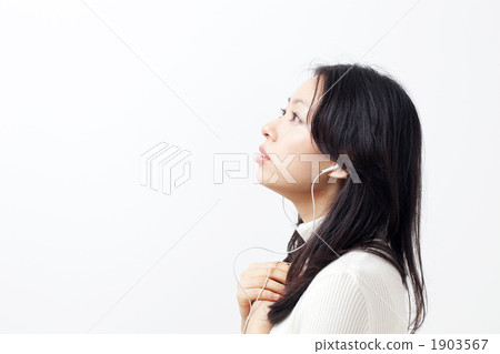 聽音樂的女孩 聽音樂的女孩 1903567