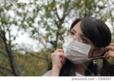 Sick sick person physical condition poor (female cold influenza preventive fever pollinosis pm2.5 food poisoning) 1906087