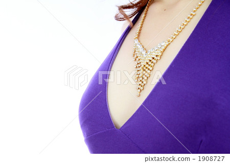 A woman who plays a necklace A woman who plays a necklace 1908727