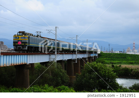 bridge, span, express train with sleeping berths 1912951