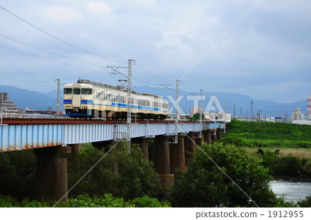 hokuriku line, local train, bridge 1912955