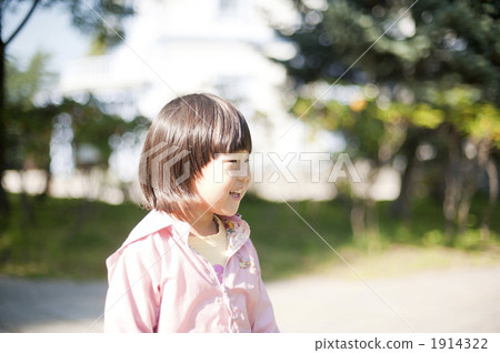 A girl with a smile 1914322