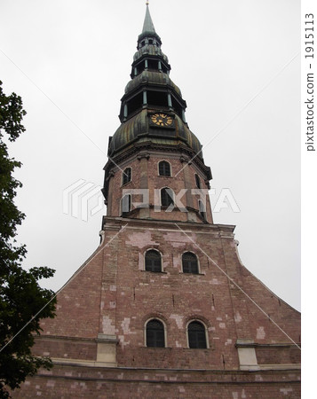 Walking through Old City of Riga 1915113